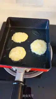 Make Egg rice cake step 1