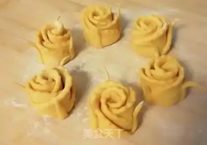 Make Pumpkin roses step 17