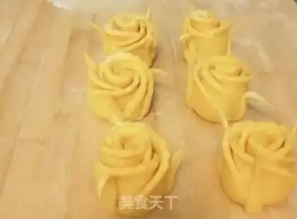 Make Pumpkin roses step 18