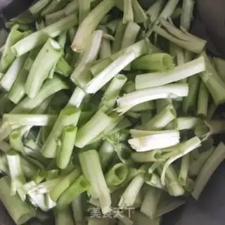 Make Spinach and fried eggs step 0