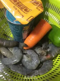 Make Curry shrimp step 0