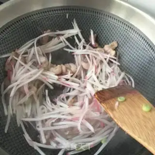 Make Pork and radish step 7