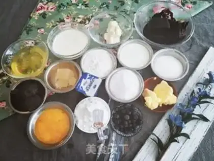 Make Blueberry stake ice cream cake step 0