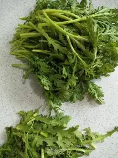 Make Steamed artemisinin balls step 1