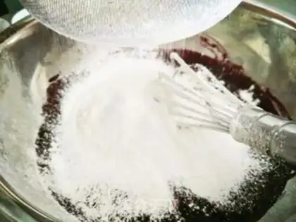 Make Blueberry stake ice cream cake step 3