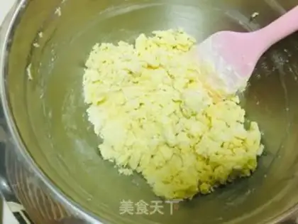 Make Strawberry cheese pie step 1