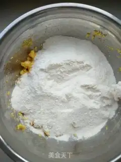 Make Corn-faced fragrance bun step 1