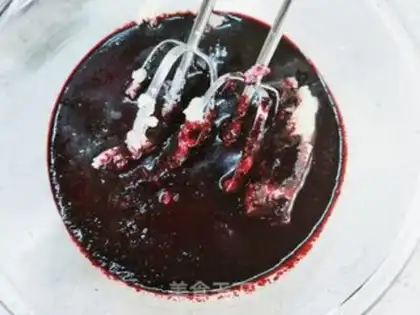 Make Blueberry stake ice cream cake step 14