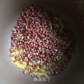 Make Bean money, red bean congee step 4