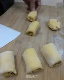Make Pumpkin rolls step 5