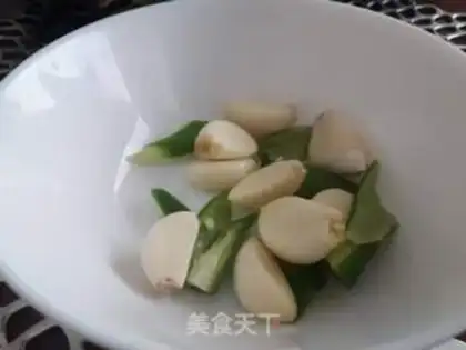 Make Garlic burns pigs