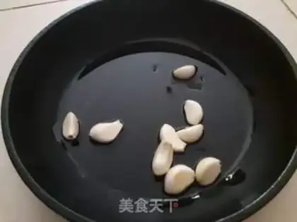 Make Garlic burns pigs