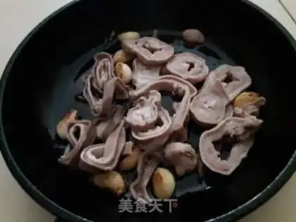 Make Garlic burns pigs