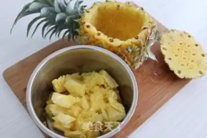 Make Pineapple rice step 1