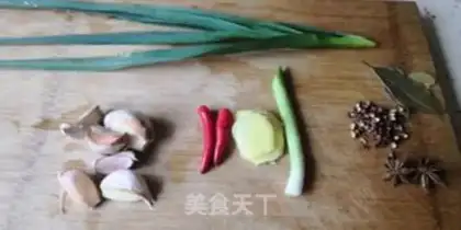 Make 13 fragrances of spicy lobster step 1
