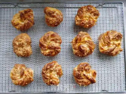 Make Cinnamon twist step 22