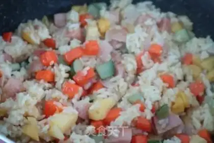 Make Pineapple rice step 3