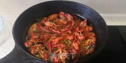 Make 13 fragrances of spicy lobster step 4