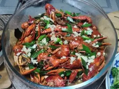 Make 13 fragrances of spicy lobster step 6