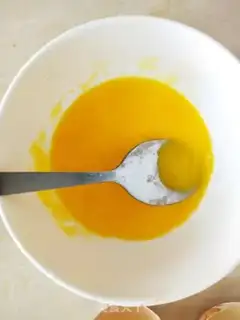 Make Eggskin banana pie step 5