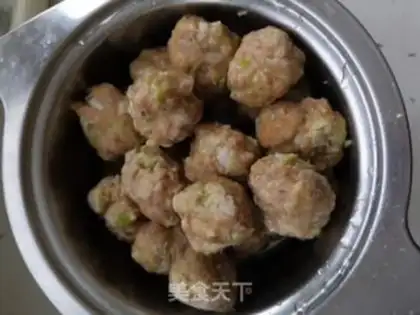 Make Xinjiako soup step 1