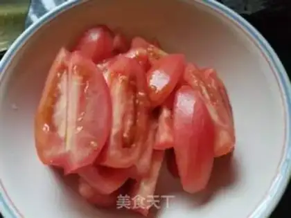 Make Tomato gin and mushroom soup step 1