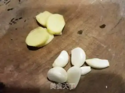Make Melt sugar honey sauce step 1