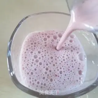 Make Dragonfruit strawberry shake step 3
