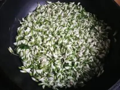 Make Spicy bouquet of pork step 1