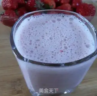 Make Dragonfruit strawberry shake step 4
