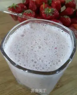 Make Dragonfruit strawberry shake step 5
