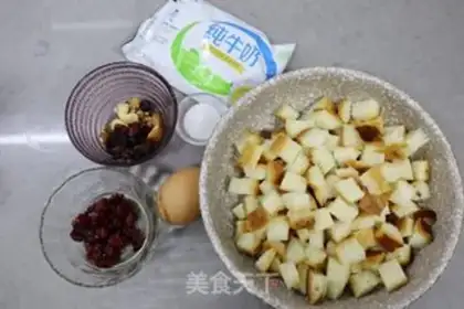 Make Toast cranberry pudding step 1