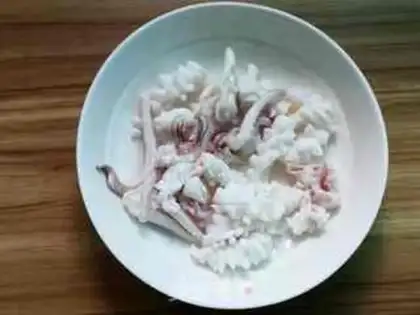 Make Pumpkin squid chop soup step 3