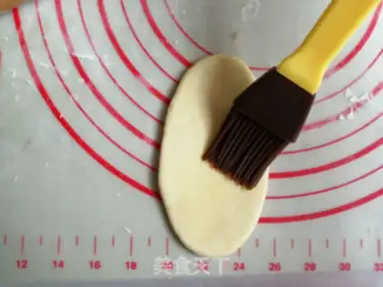 Make Little yellow dog pie step 4