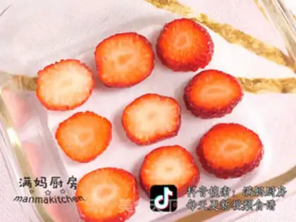Make Strawberry yogurt step 1