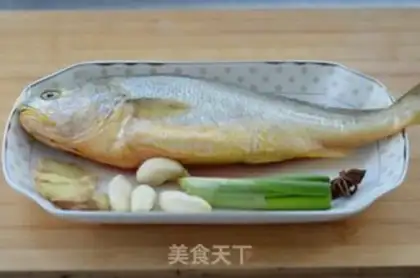 Make Five fragrances of yellowfish step 0