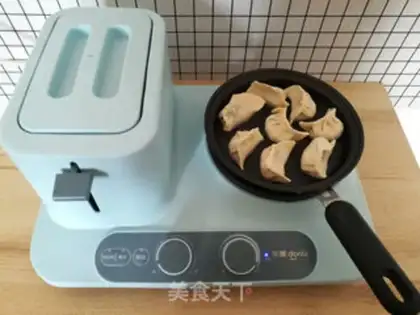Make Hold on to the omelet step 2