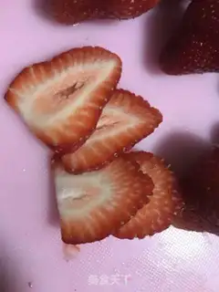 Make Strawberry yogurt step 1