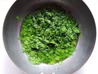 Make Strawhead Spring Roll step 1