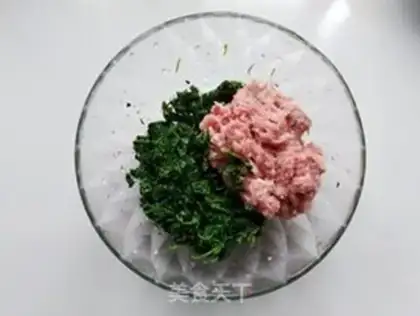 Make Strawhead Spring Roll step 3