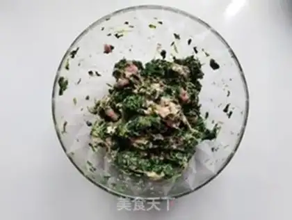 Make Strawhead Spring Roll step 4