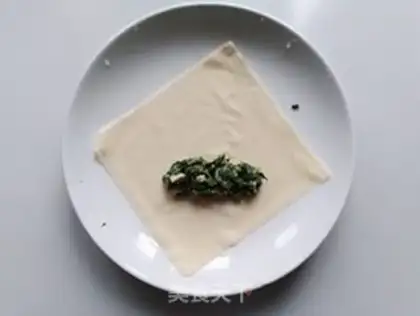 Make Strawhead Spring Roll step 5