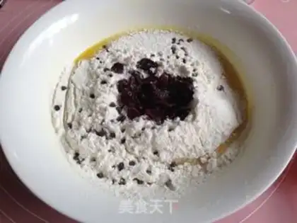 Make The cranberry marfin cake step 3