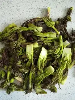 Make The sprouts, the fried eggs step 1