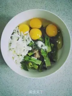 Make The sprouts, the fried eggs step 4