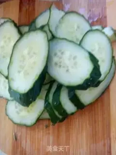 Make cucumber fried eggs step 0