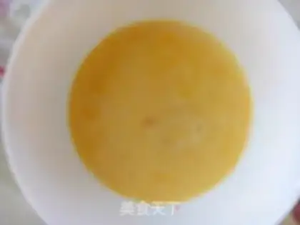 Make cucumber fried eggs step 1