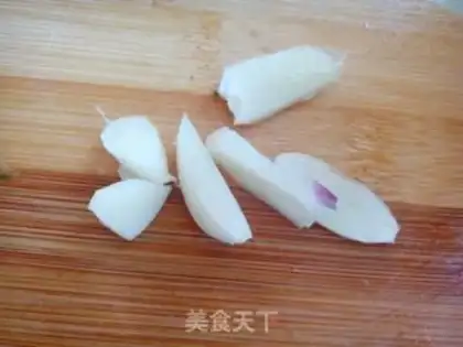 Make cucumber fried eggs step 2