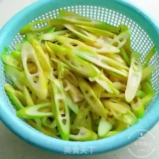 Make Tomato noodles step 1