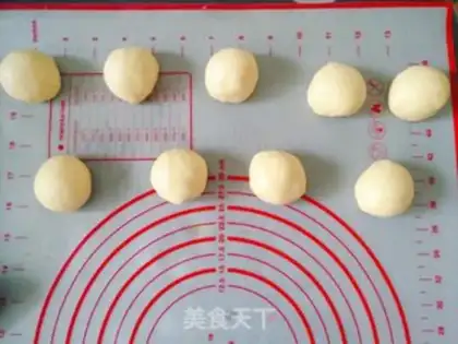 Make Pineapple rolls step 3